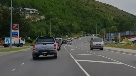'It's hell': Queenstown workers, mayor, firefighter fed up with traffic congestion